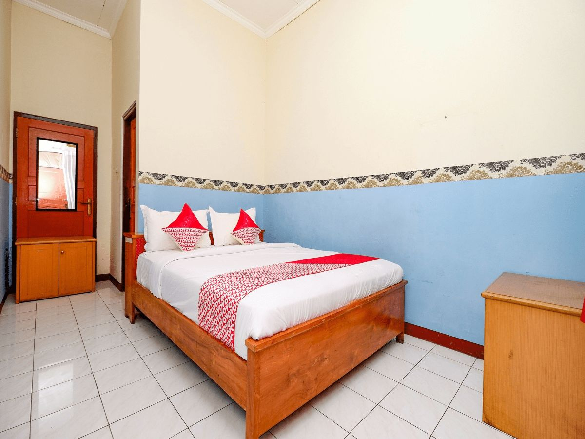 Bedroom 1, OYO 2403 Hotel Bip (tutup sementara), Karanganyar
