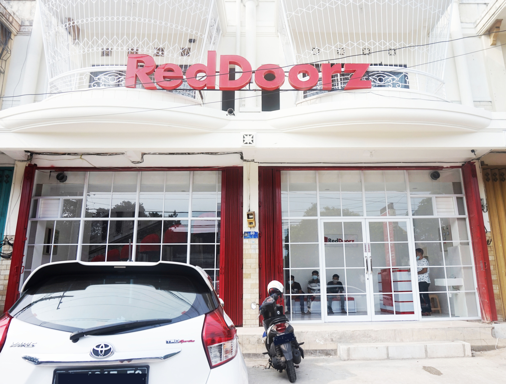 Exterior & Views 1, RedDoorz @ Jalan Tanjung Blitar, Blitar