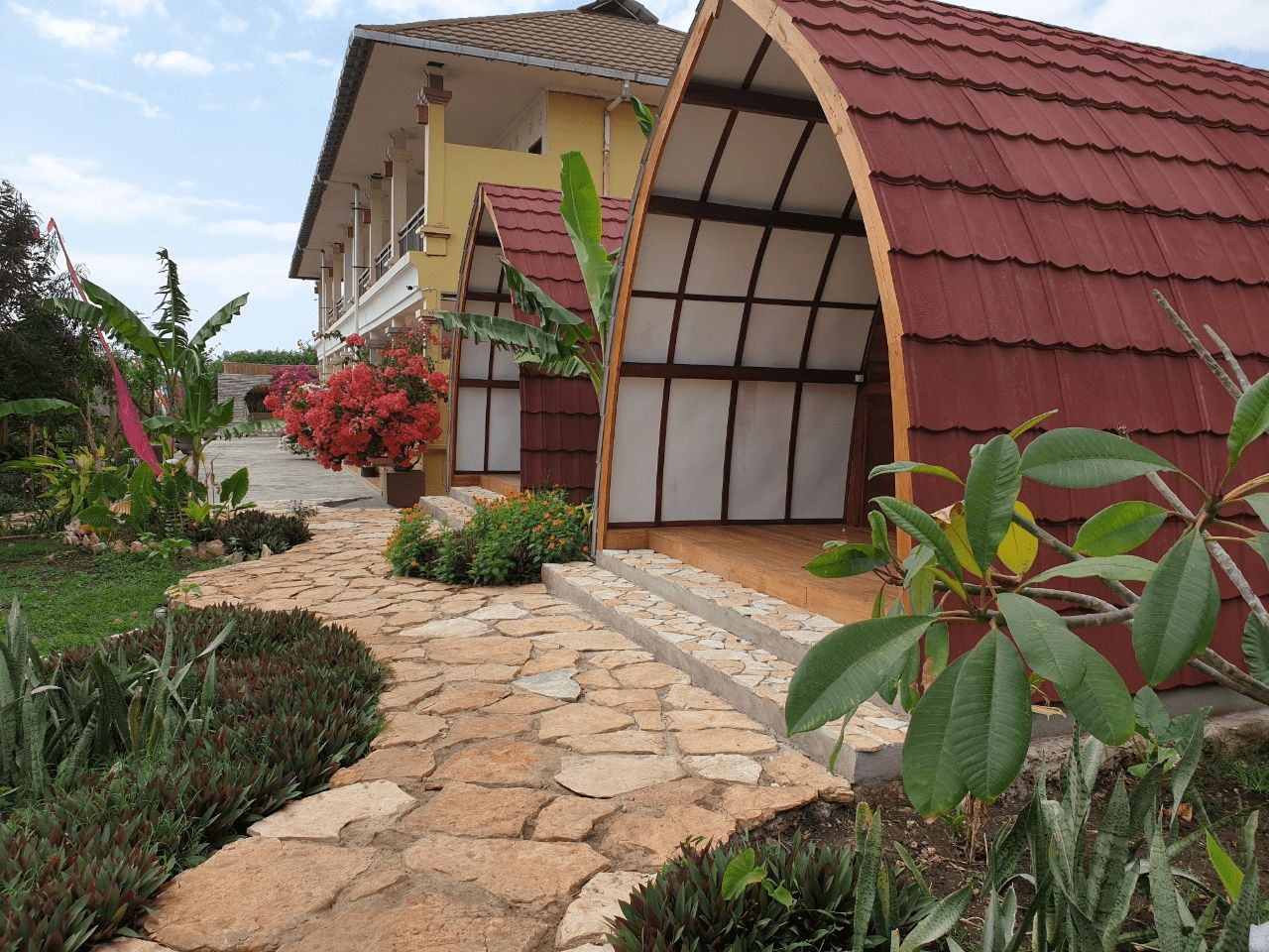 Exterior & Views
