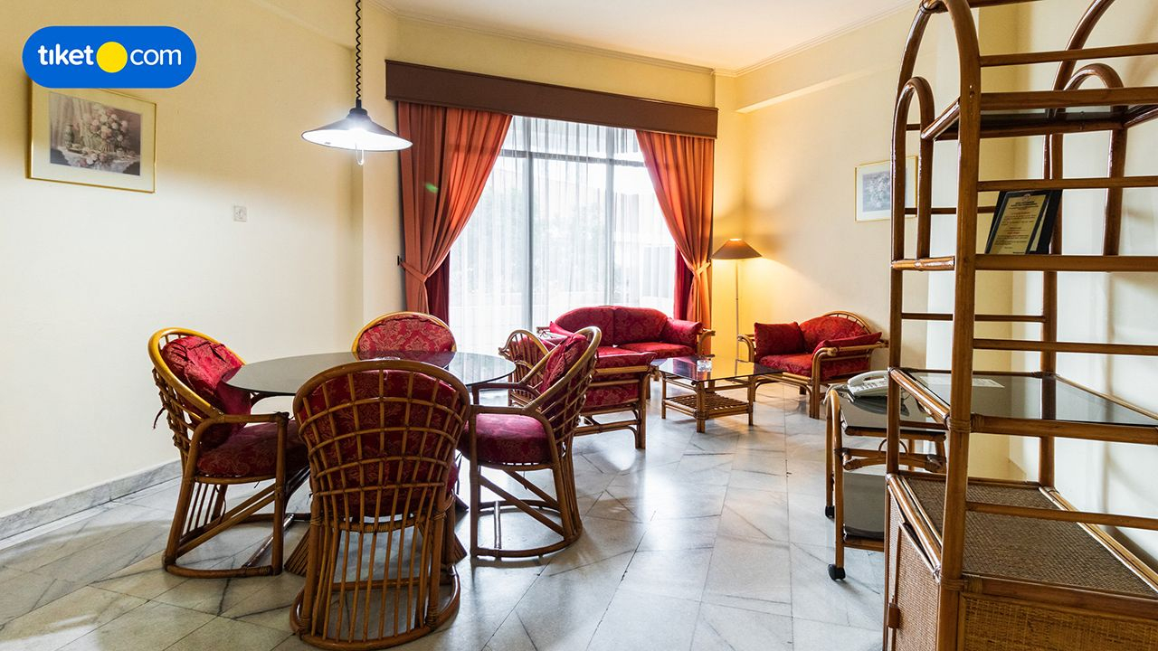 Living Area 11
