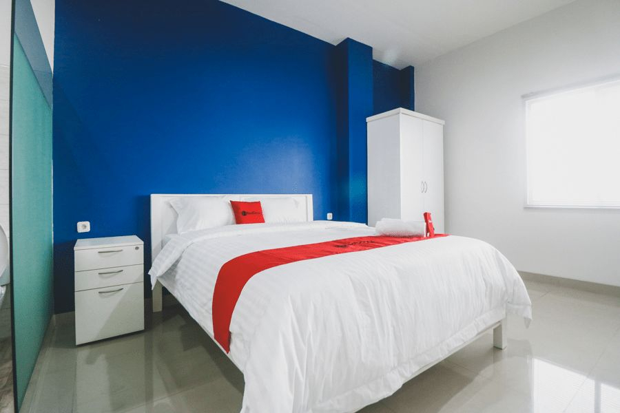 Bedroom 1, RedDoorz Plus near Living Plaza Jababeka, Cikarang