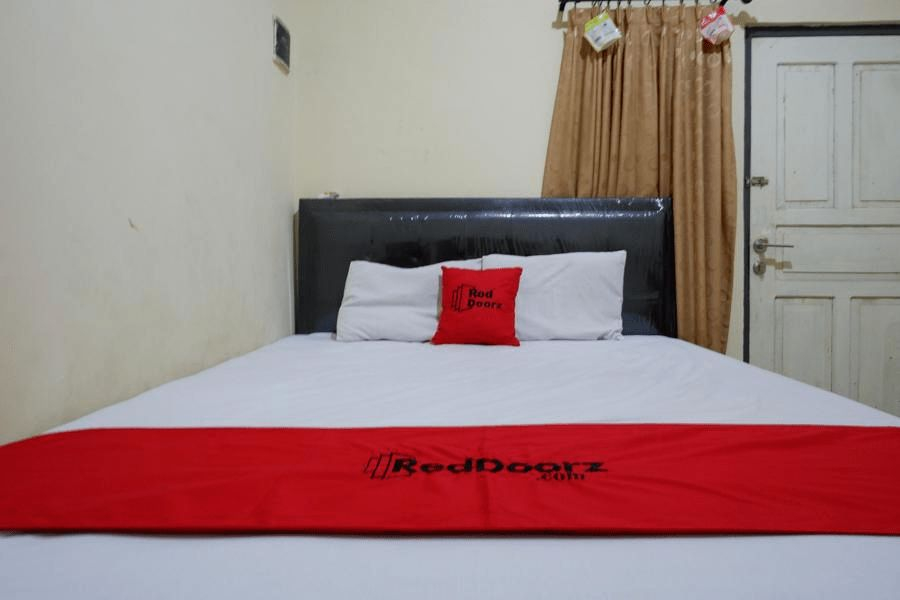 Bedroom 4, RedDoorz near GOR Wisanggeni, Tegal