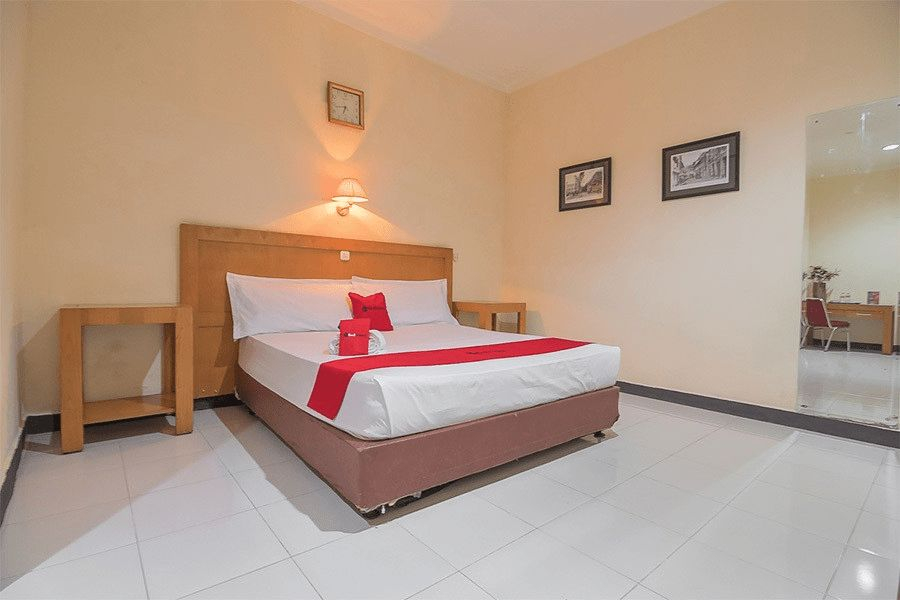 Bedroom 5, RedDoorz @ Cherry Garden Hotel Medan, Medan