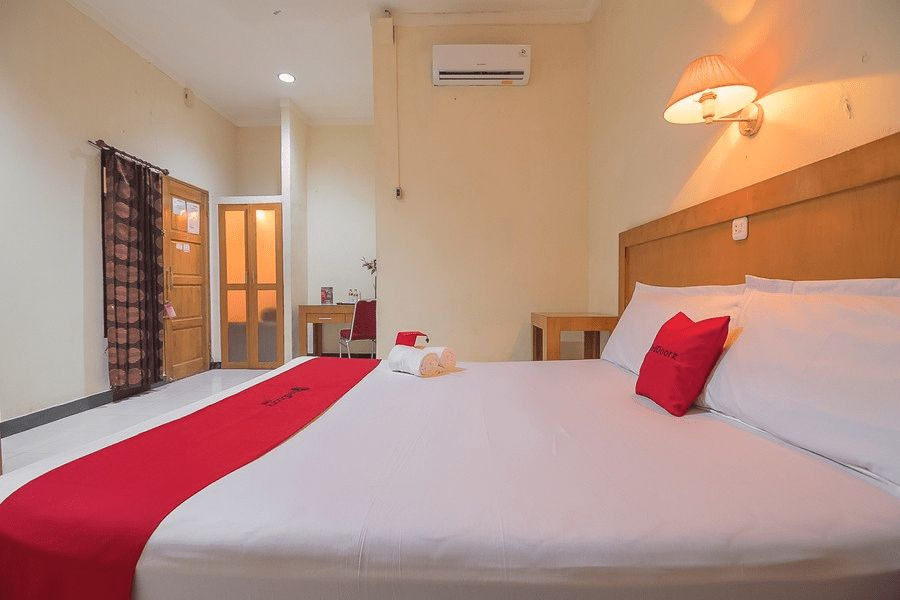 Bedroom 2, RedDoorz @ Cherry Garden Hotel Medan, Medan