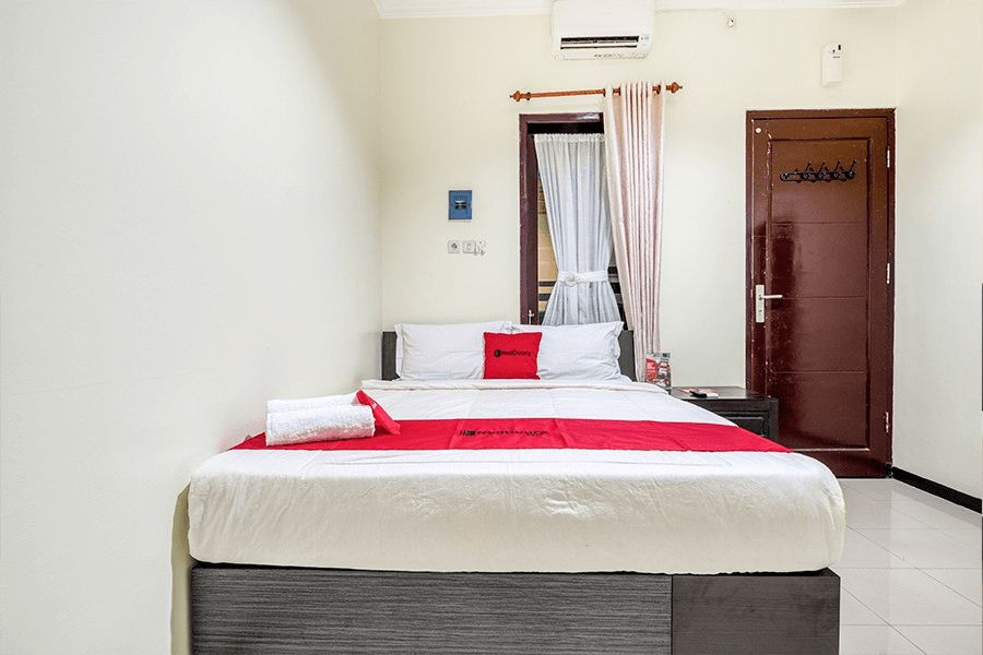 Bedroom 1, RedDoorz Syariah @ Ketintang Surabaya, Surabaya