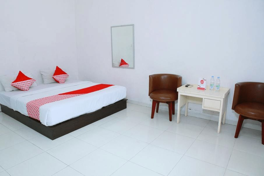 Bedroom 1, OYO 1325 Hotel Grand Wisata, Palu