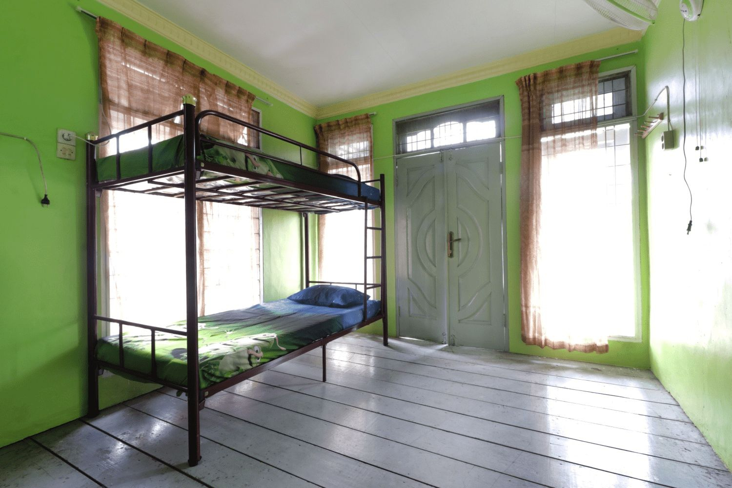 Bedroom 2, Waroeng Transit & Depary Homestay, Binjai