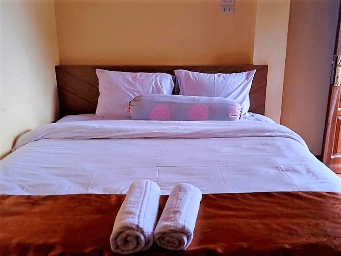 Bedroom 2, Martabe Hotel Silalahi, Dairi