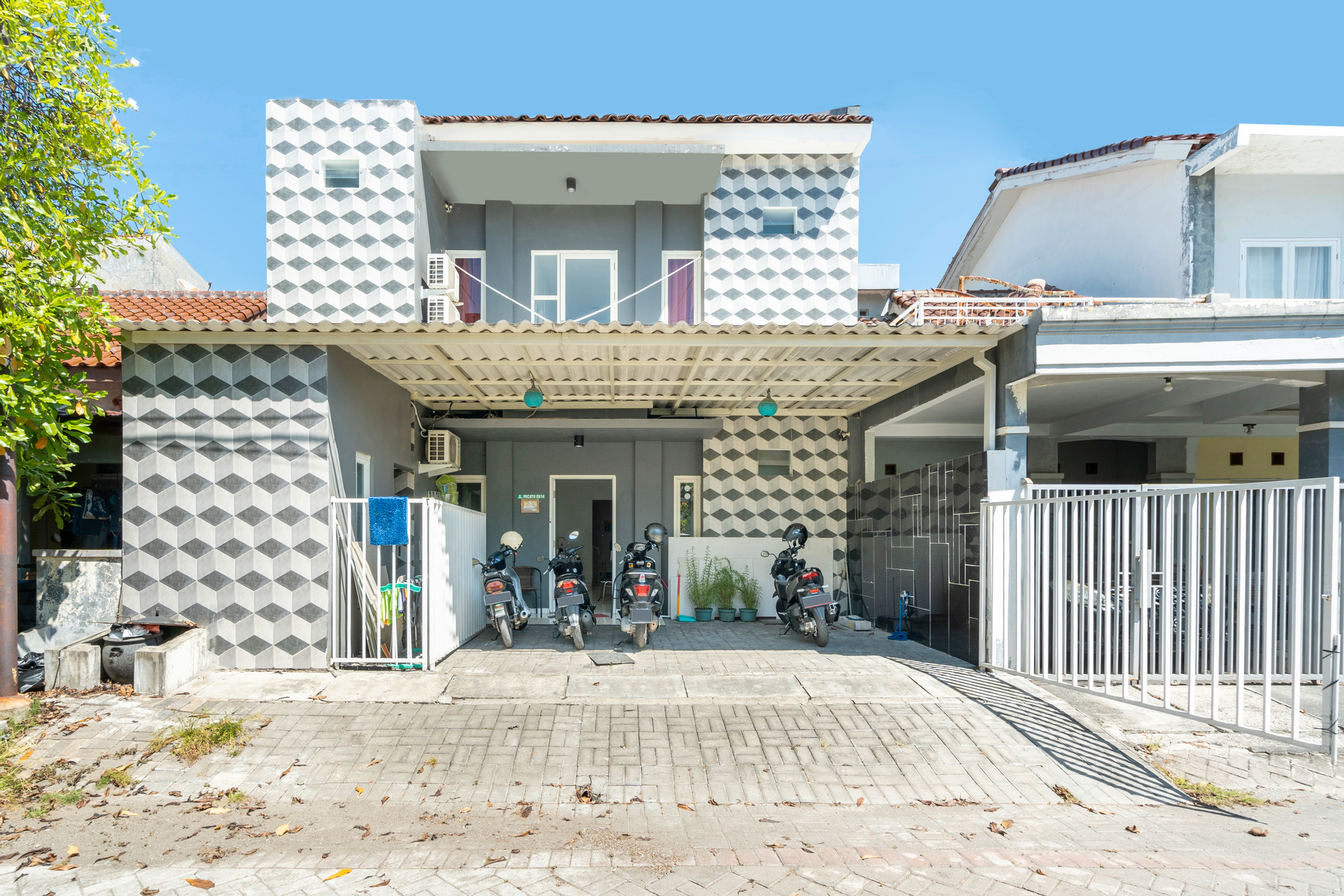 Exterior & Views 2, OYO 3782 Gunung Anyar, Surabaya