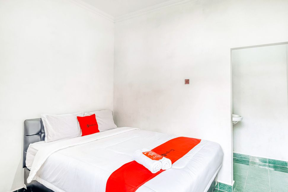 Bedroom 5, RedDoorz near Wisata Pantai Parangtritis, Bantul