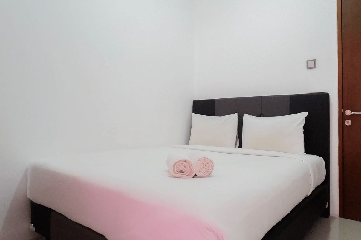 Bedroom 2, High Floor with City View 2BR Apartment at The Linden By Travelio, Surabaya