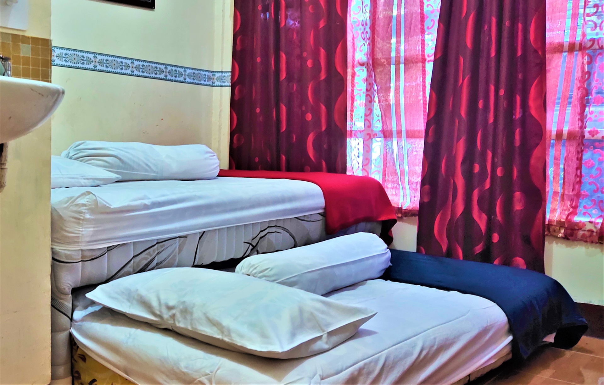 Kamar Deluks Sofabed
