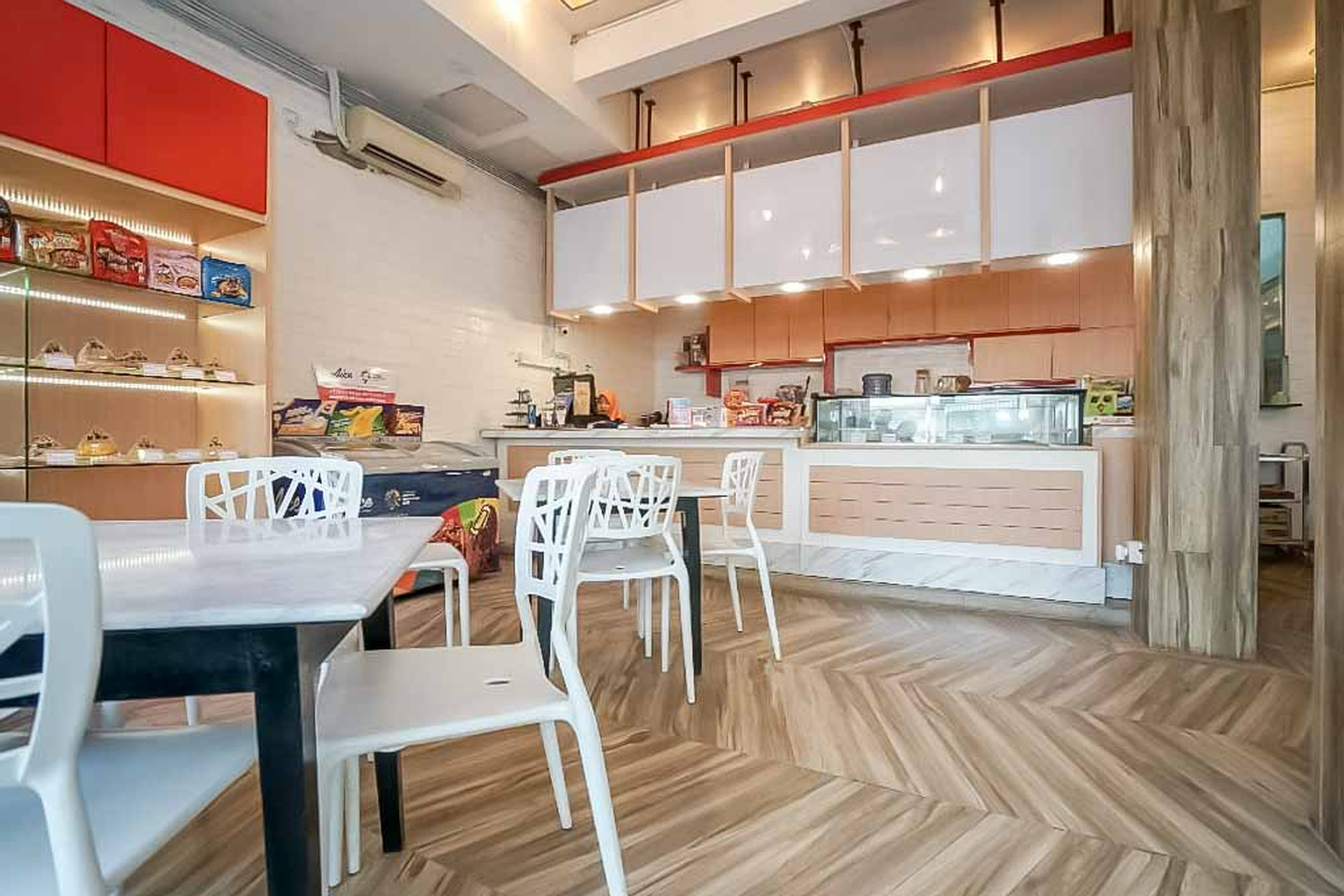 Dining Room 4, RedDoorz Plus @ Jalan Veteran Palembang, Palembang