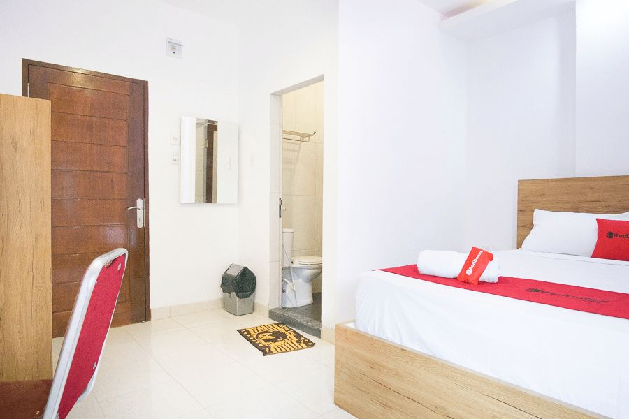 RedDoorz @ RS Adam Malik Medan, Medan