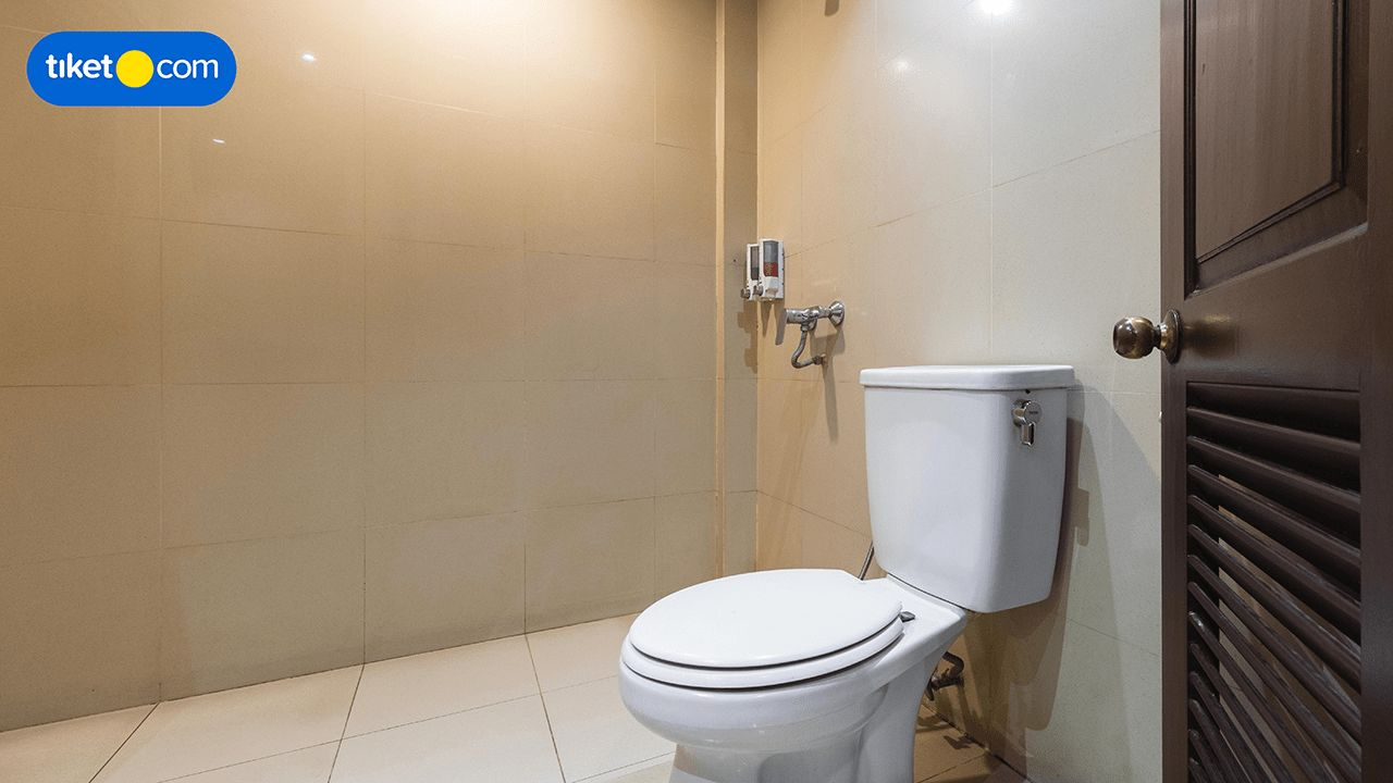 Bathroom 18