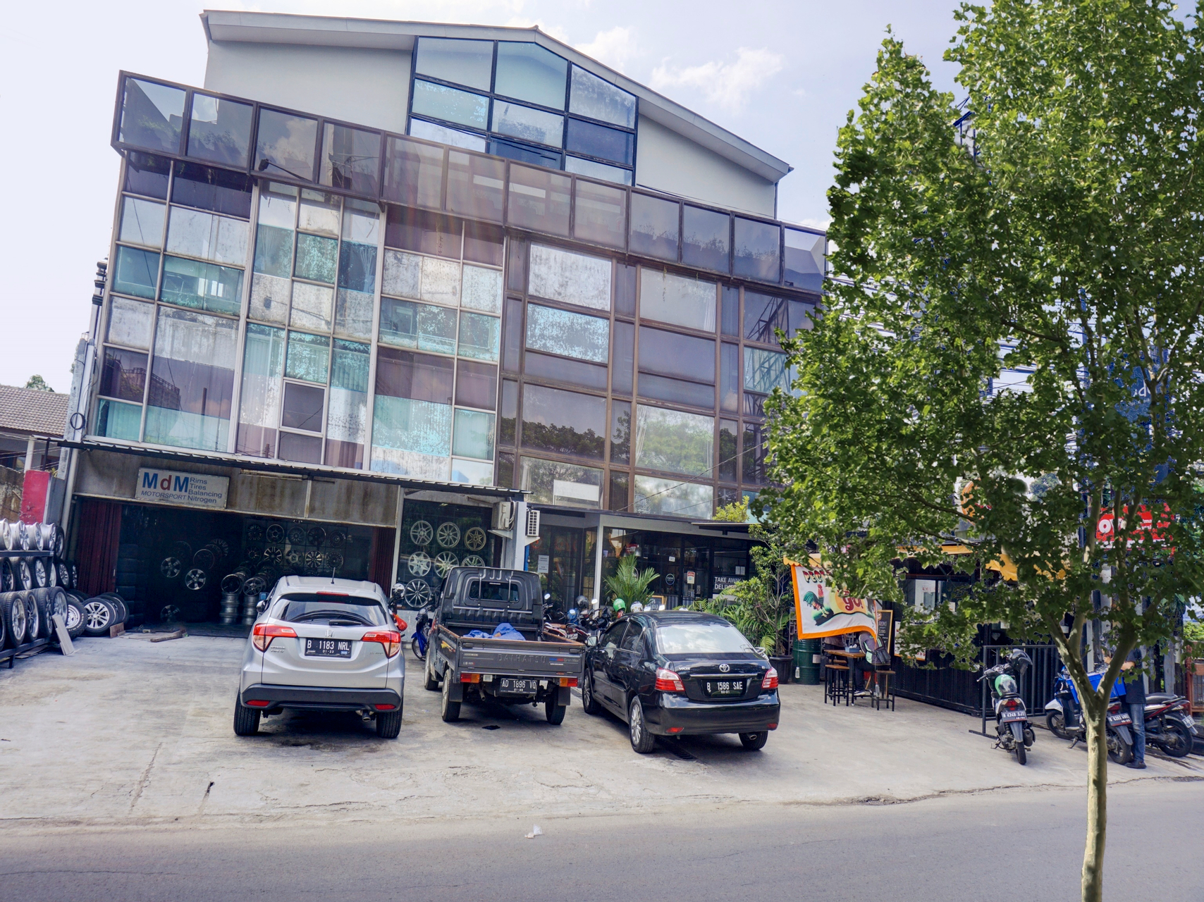 Exterior & Views