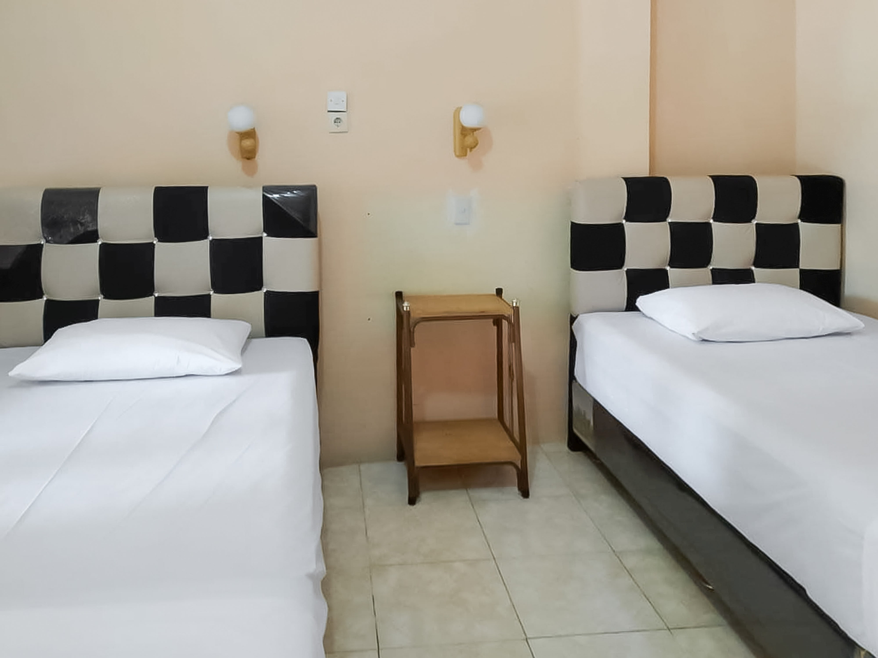 Bedroom 2, Hotel Maharani (Syariah) RedPartner, Pematangsiantar