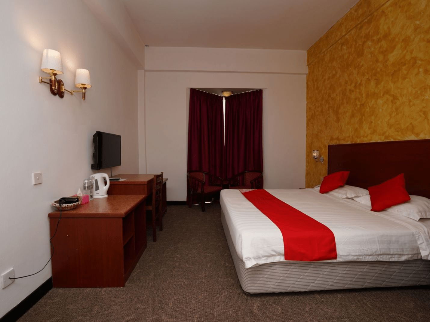 Bedroom 3, Capital O 999 Garden View Hotel, Jempol