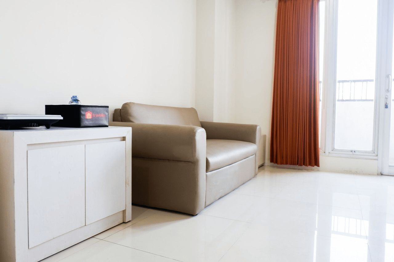 Bedroom 4, Comfy 1BR Twin Tower Apartment By Travelio, Surabaya