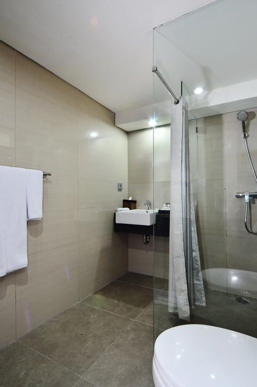 Bathroom 10