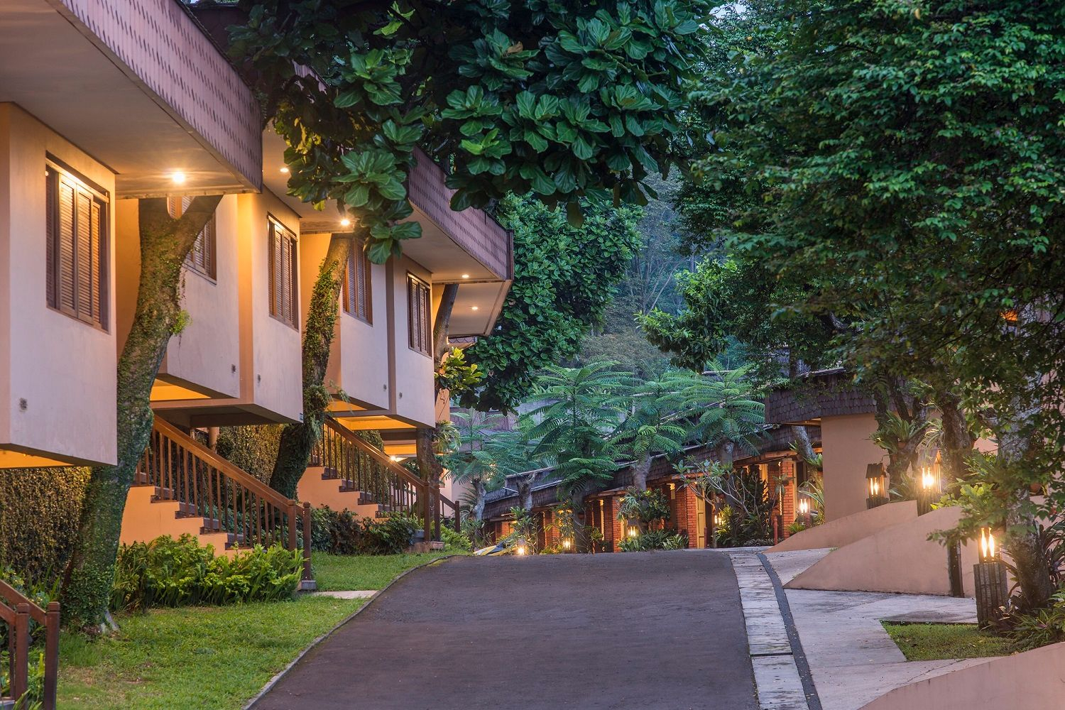 Exterior & Views