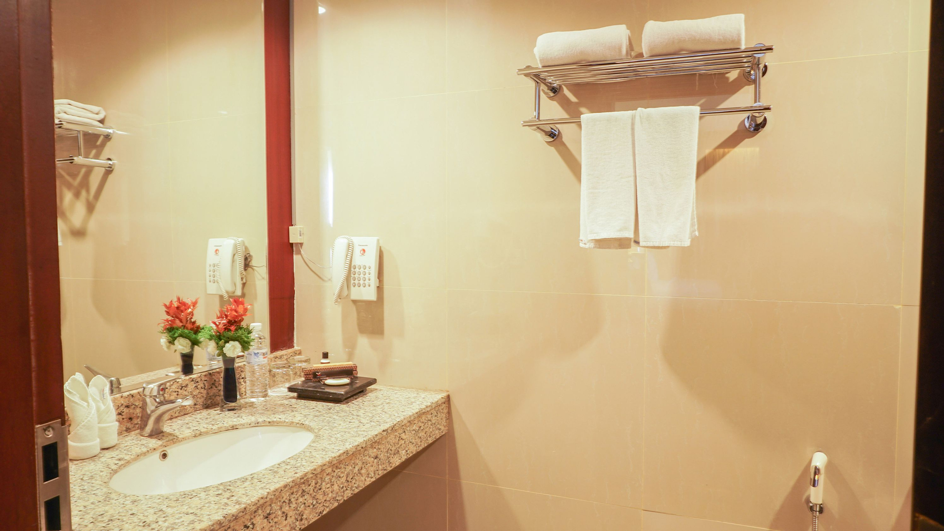 Bedroom 5, Grand Rocky Hotel Bukittinggi, Bukittinggi