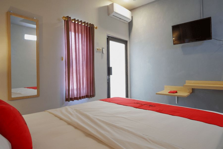Bedroom 4, RedDoorz Syariah near Alun Alun Tegal, Tegal