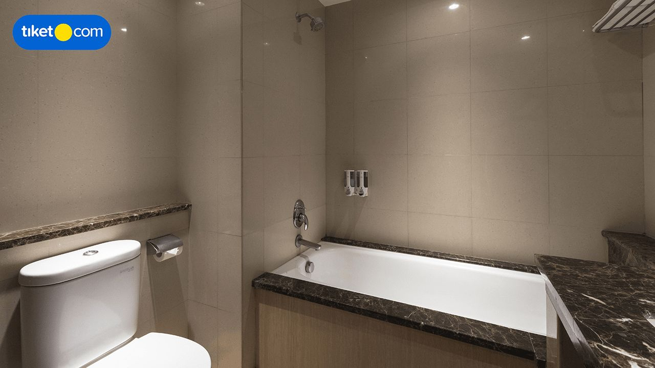 Bathroom 10