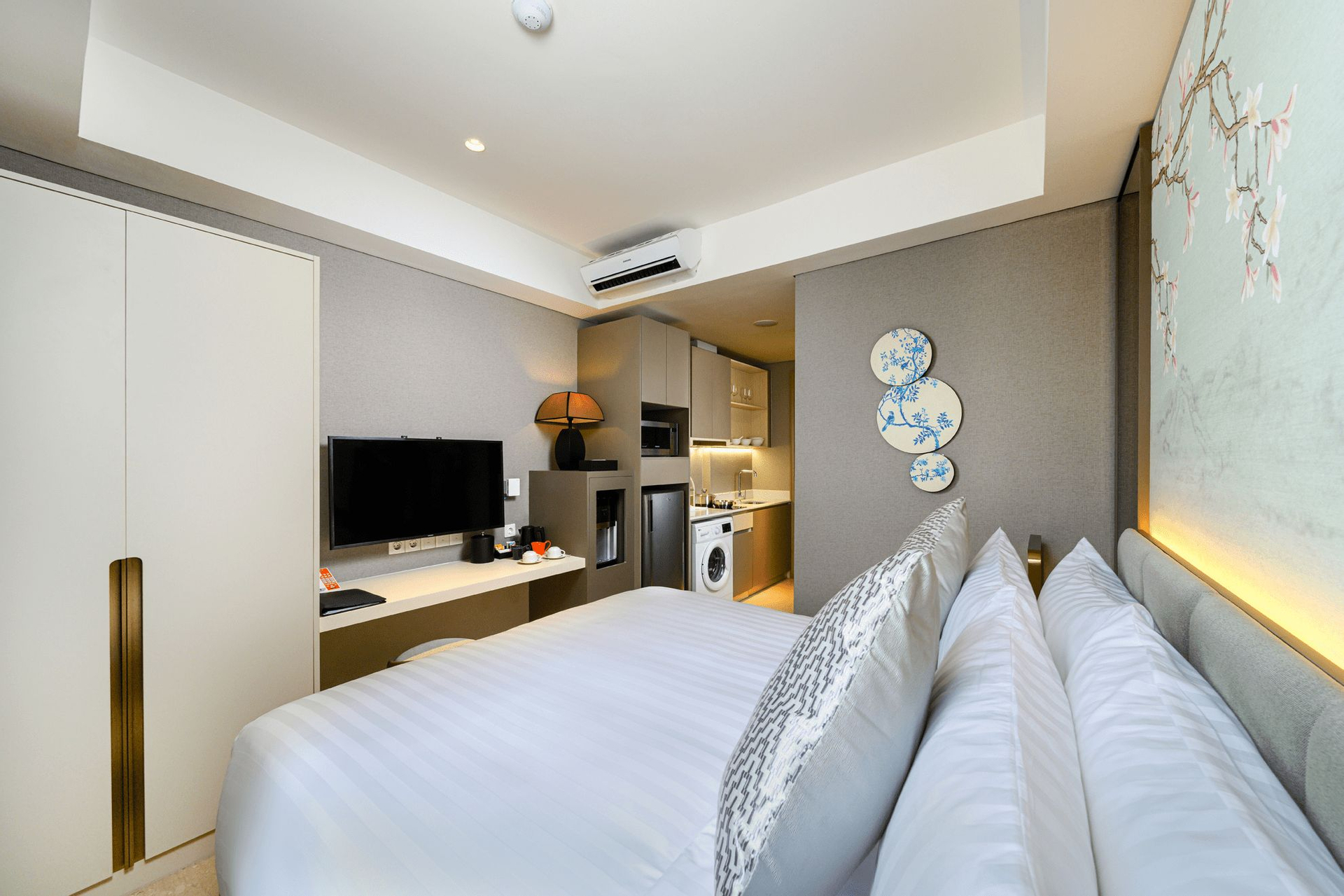 Studio Aparthotel with King Bed - City View