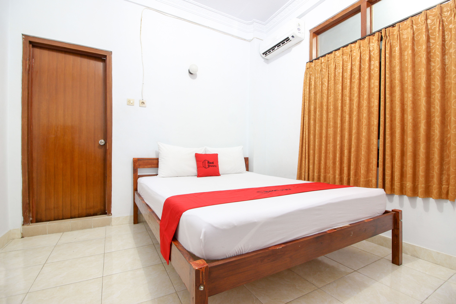 Bedroom 1, RedDoorz Plus near Alun Alun Selatan, Yogyakarta