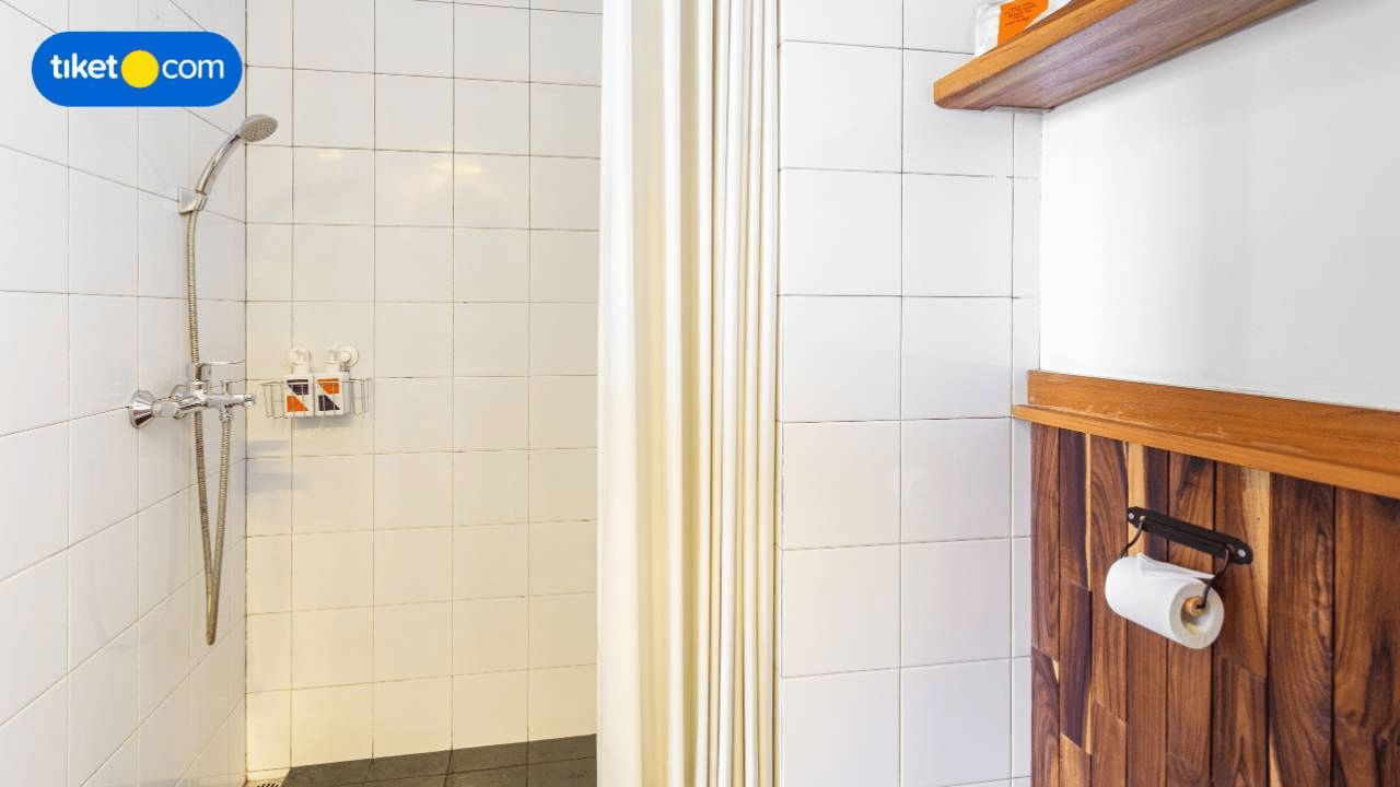 Bathroom 11