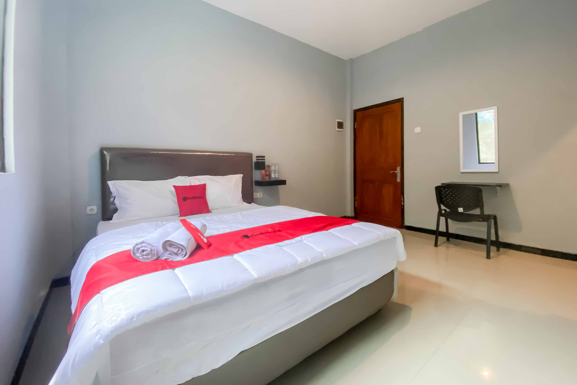 Bedroom 1, RedDoorz Syariah near T2 Juanda Airport 2, Surabaya
