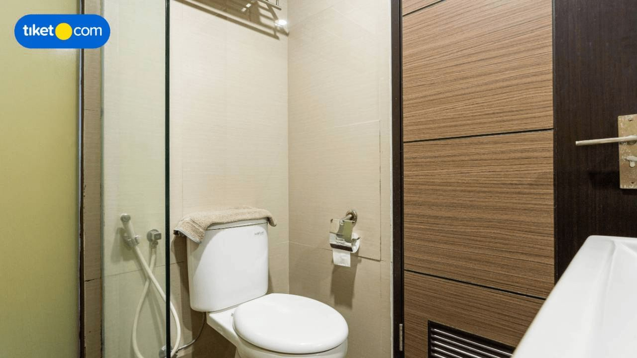 Bathroom 12