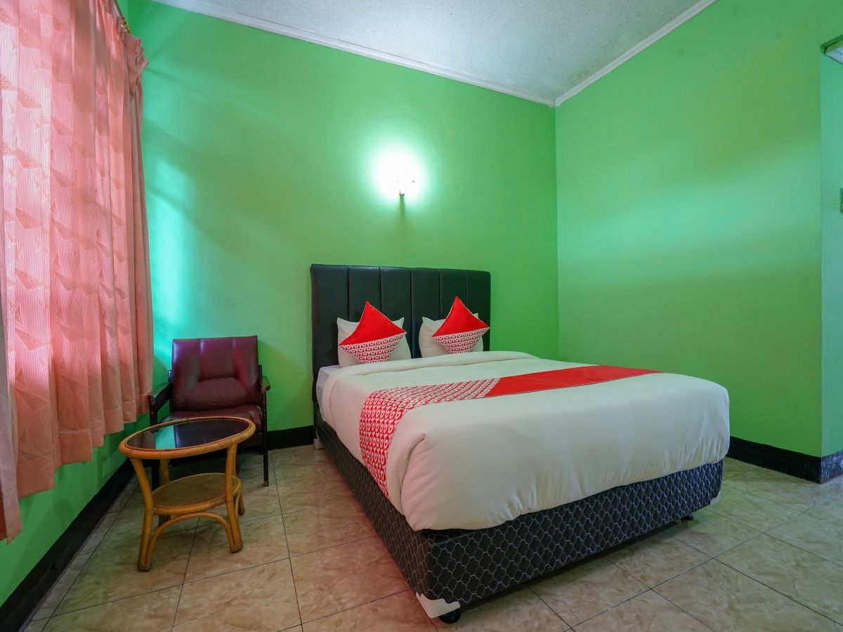 Bedroom 1, Super OYO 1389 Hotel Carissima, Palembang
