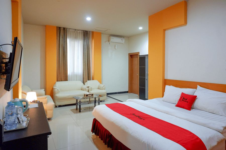 Bedroom, RedDoorz Plus @ Cameloan Hotel Palu, Palu