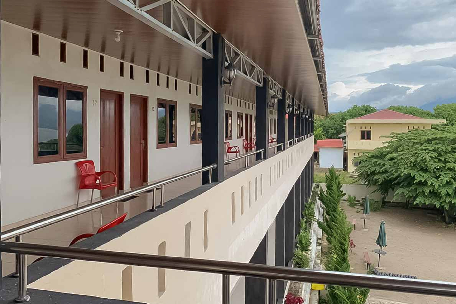 Exterior & Views 4, RedDoorz @ Hotel Pasir Putih Parbaba (tutup sementara), Samosir