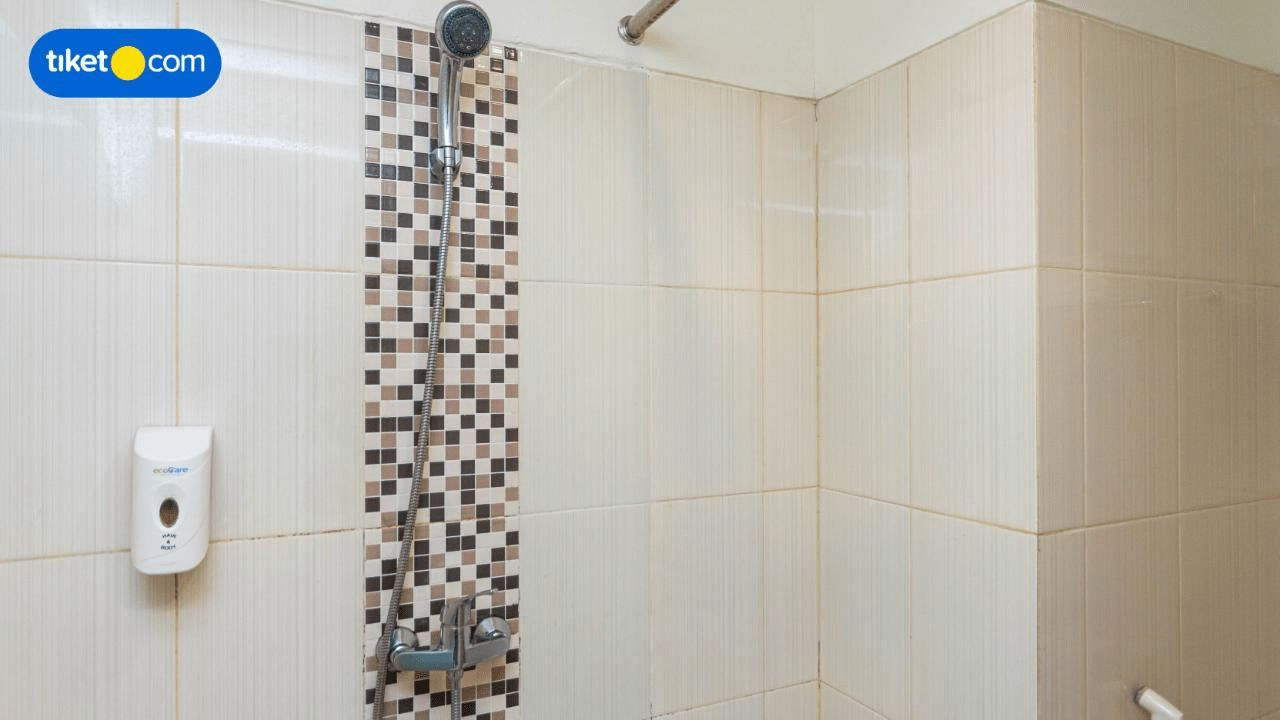 Bathroom 17