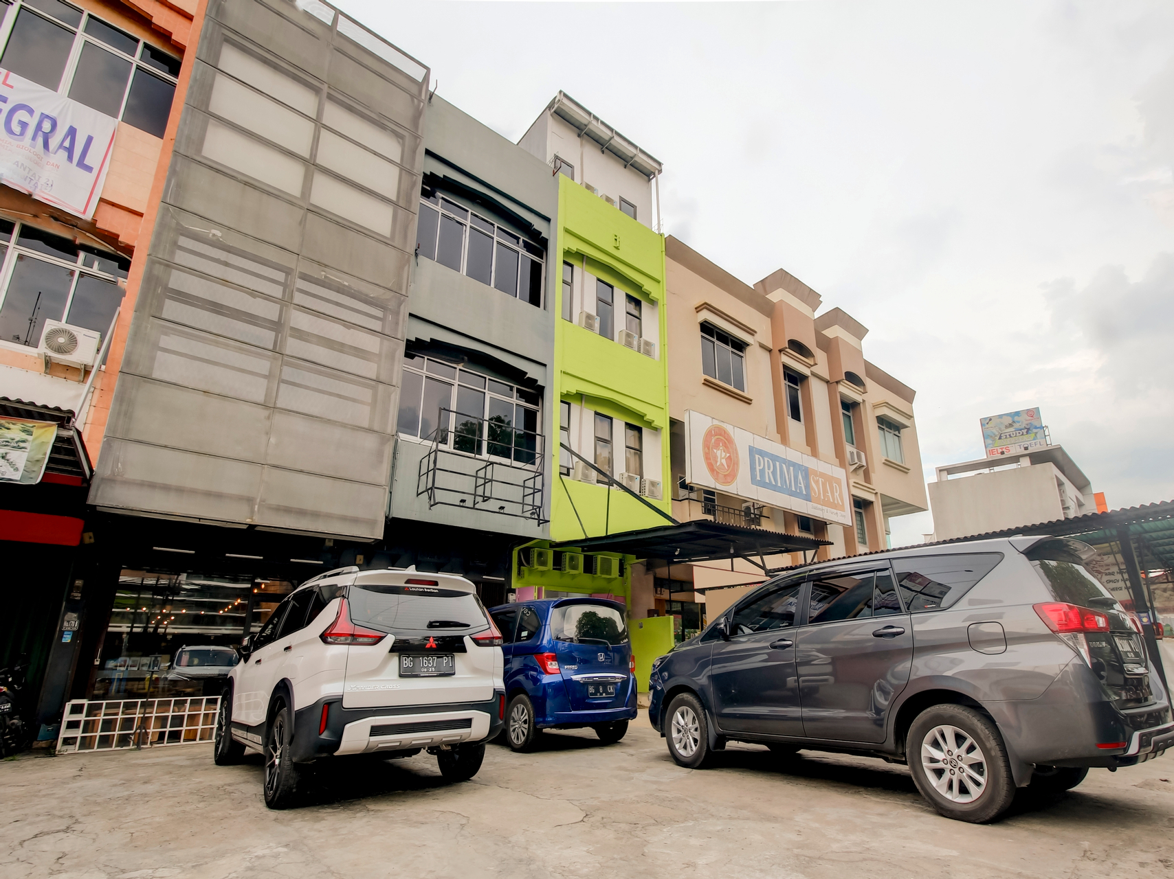 Exterior & Views 2, RedDoorz @ Jalan Bangau Palembang, Palembang