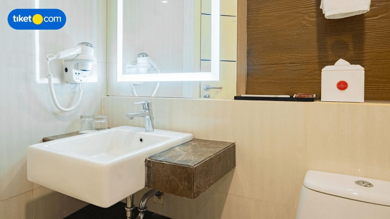 Bathroom 14