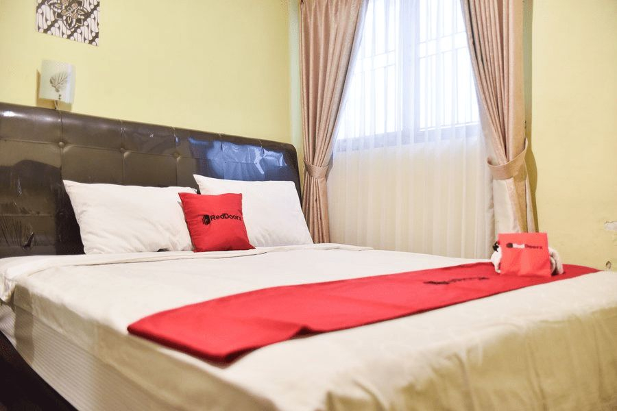 RedDoorz near Surabaya Town Square, Surabaya