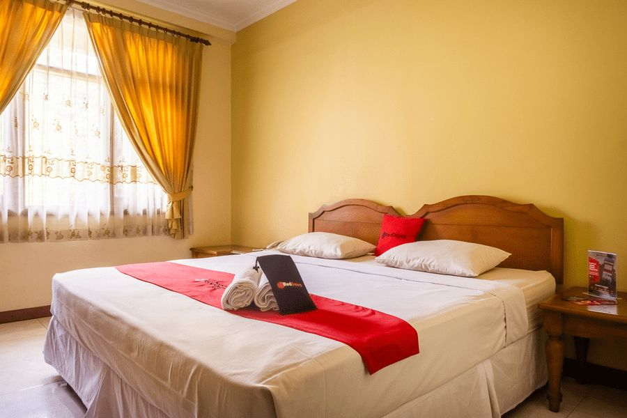 Bedroom 3, RedDoorz Plus near Brawijaya Museum, Malang