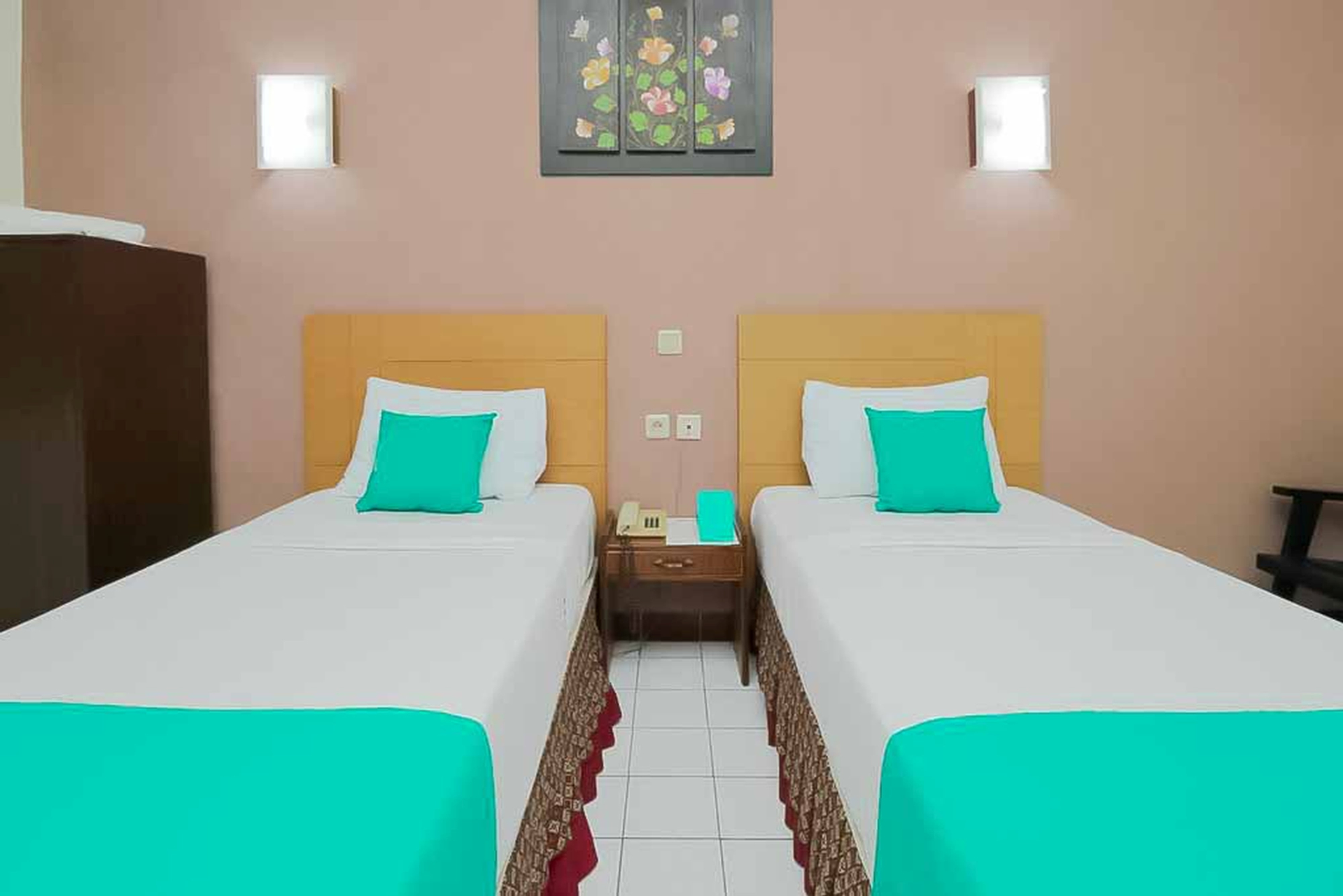Bedroom 4, Hotel Lestari Near Lippo Plaza Mall Jember, Jember