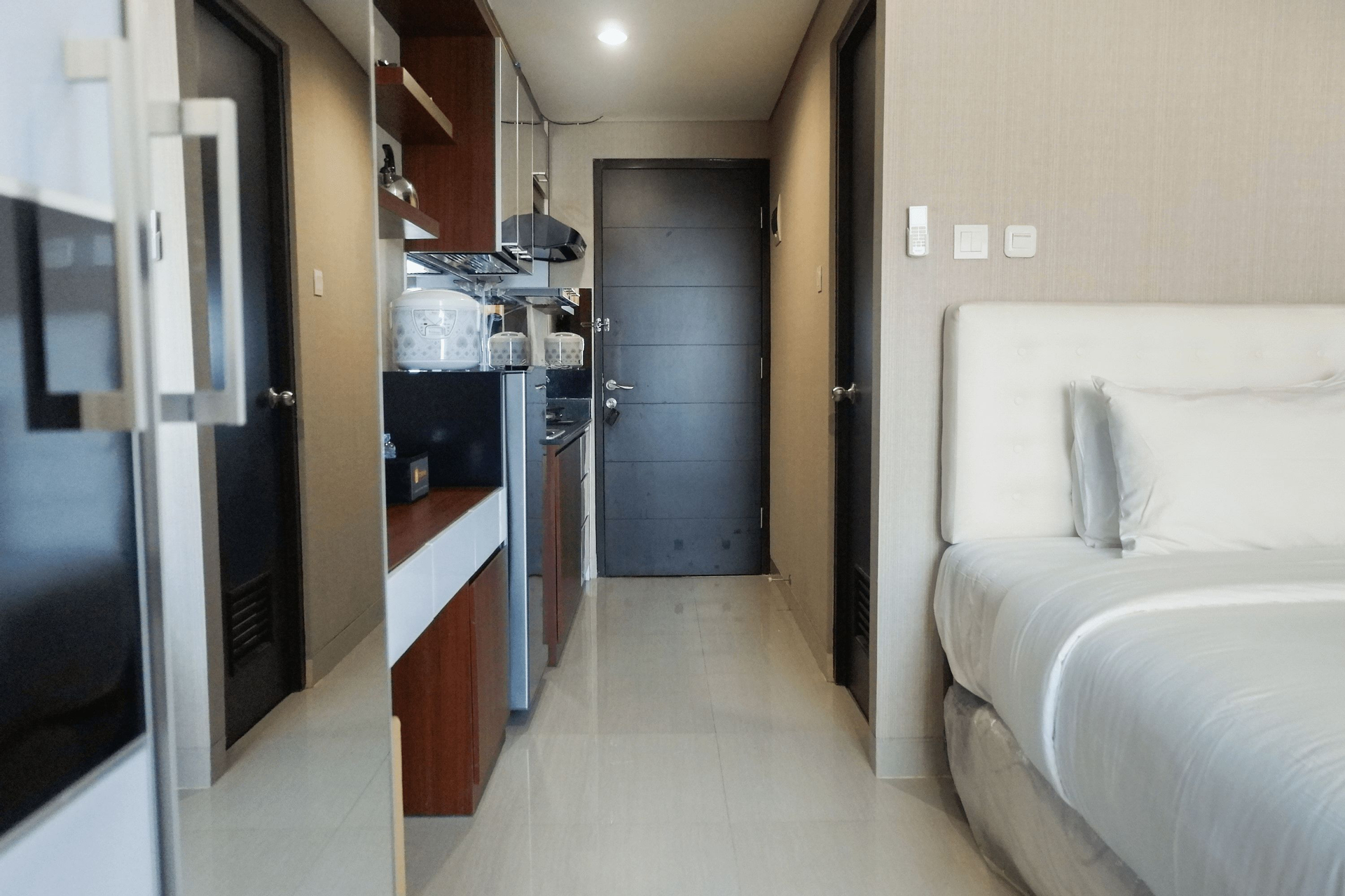 Bedroom 1, Modern Studio Apartment at Tamansari Papilio By Travelio, Surabaya