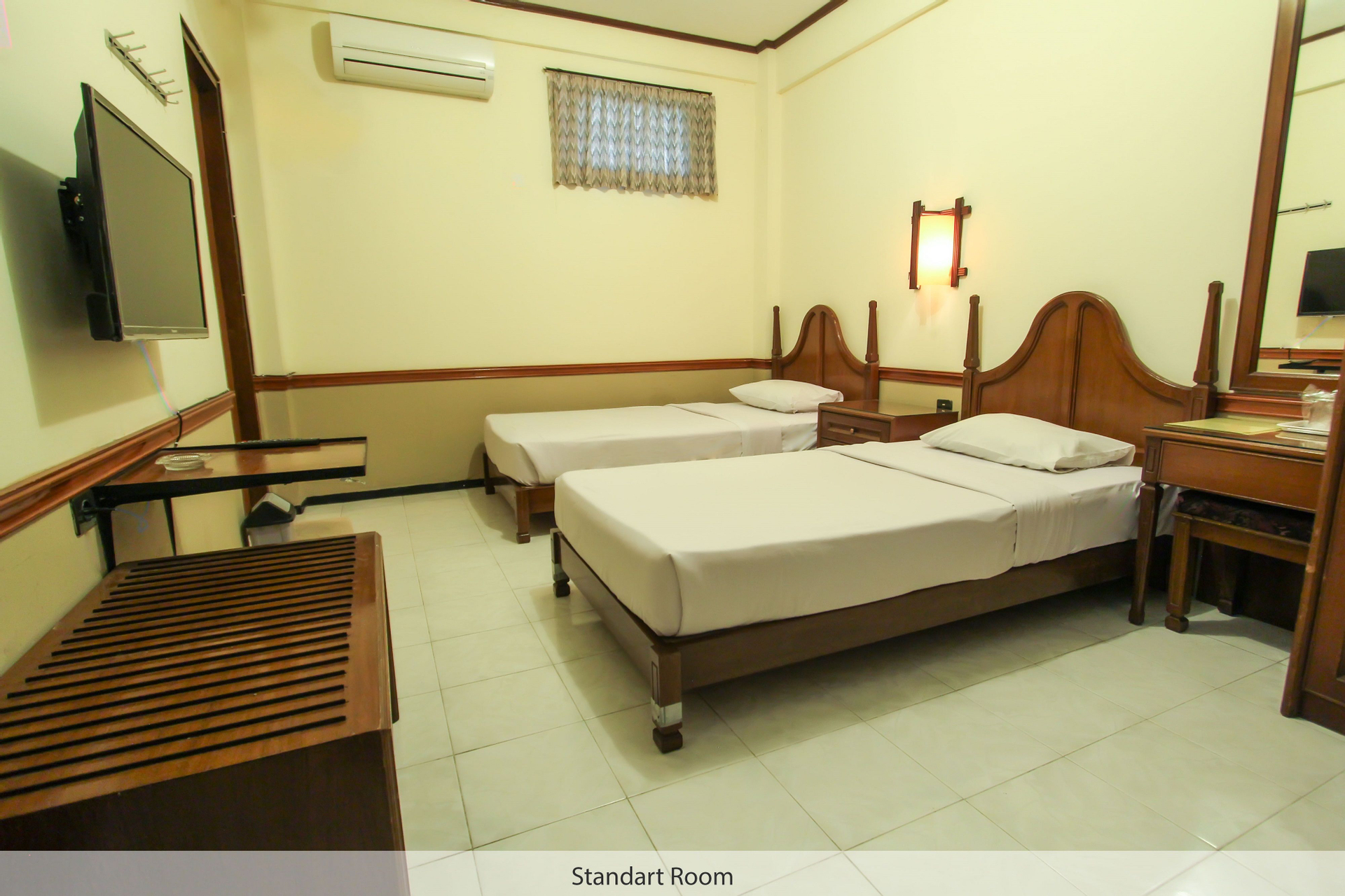 Kamar Standard Double atau Ranjang Lain - Pemandangan Taman