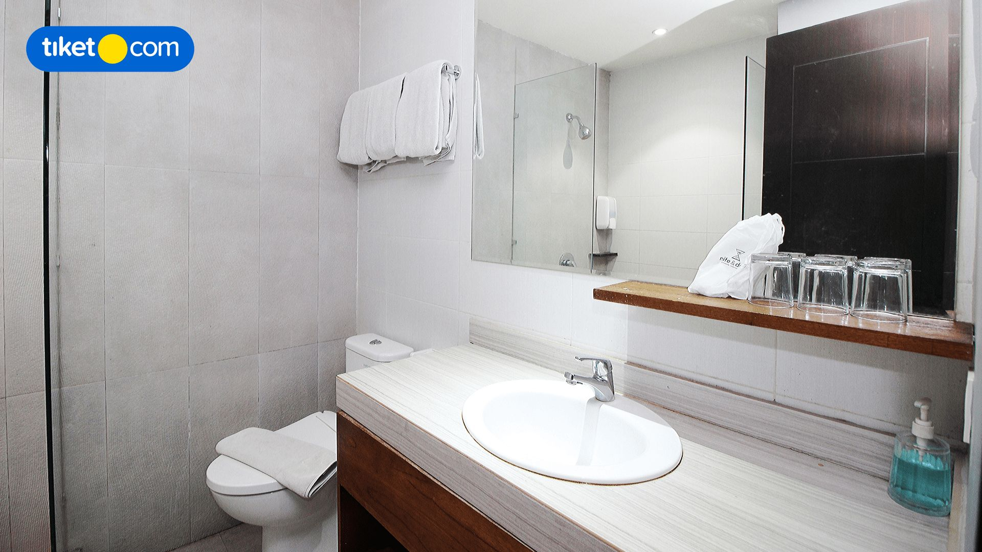 Bathroom 10
