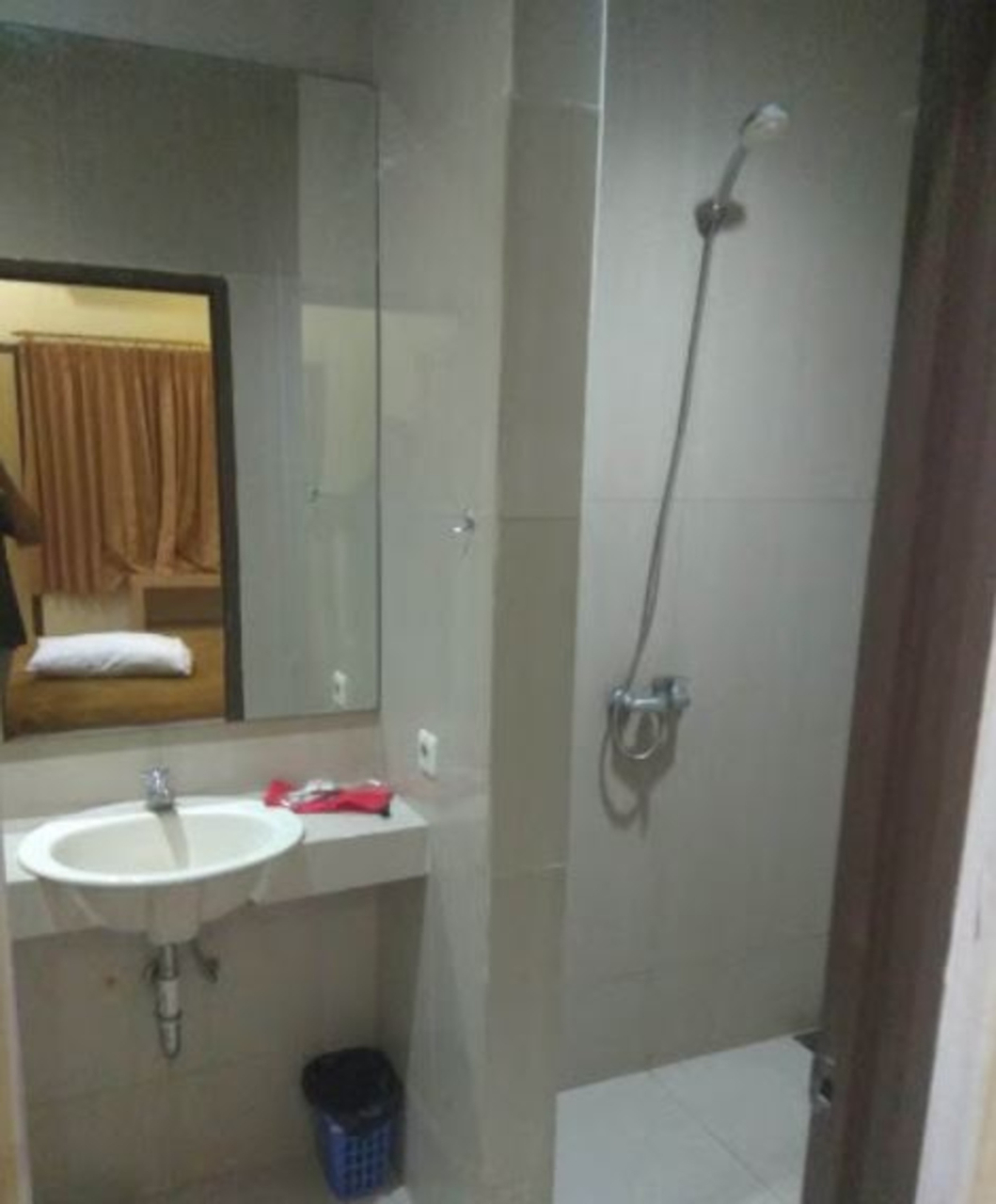 Bathroom 14
