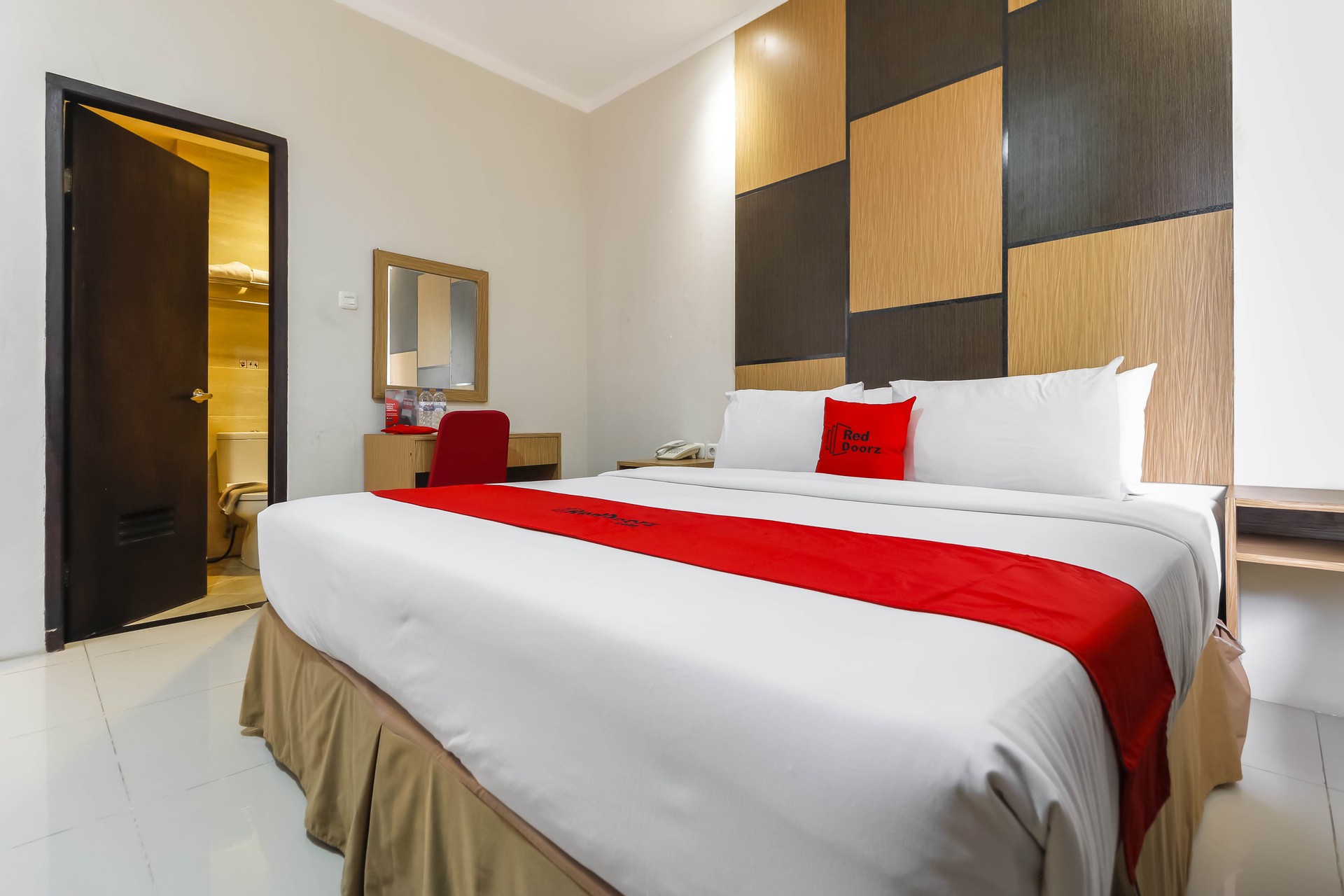 RedDoorz Plus near Pantai Losari, Makassar