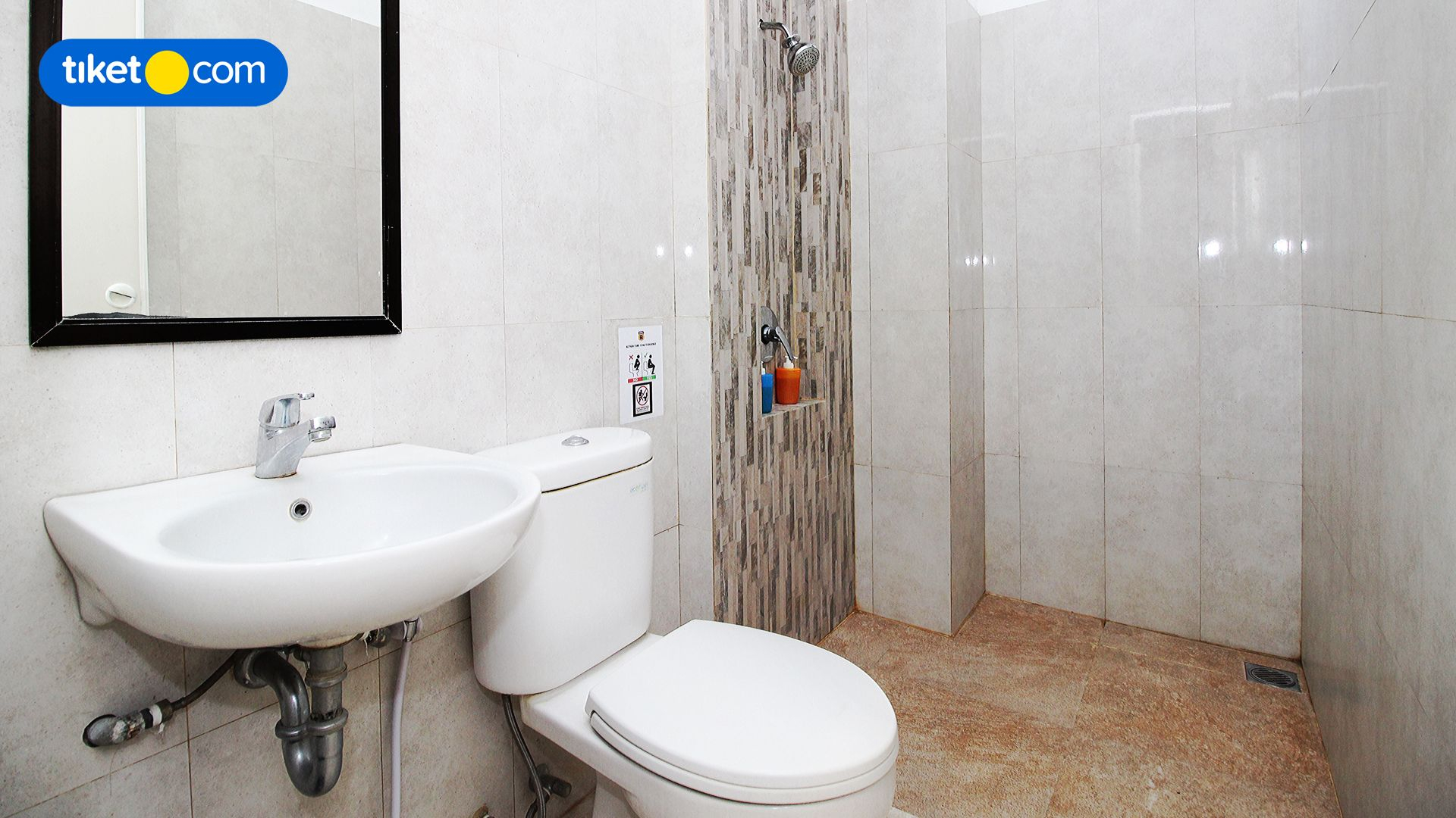 Bathroom 13