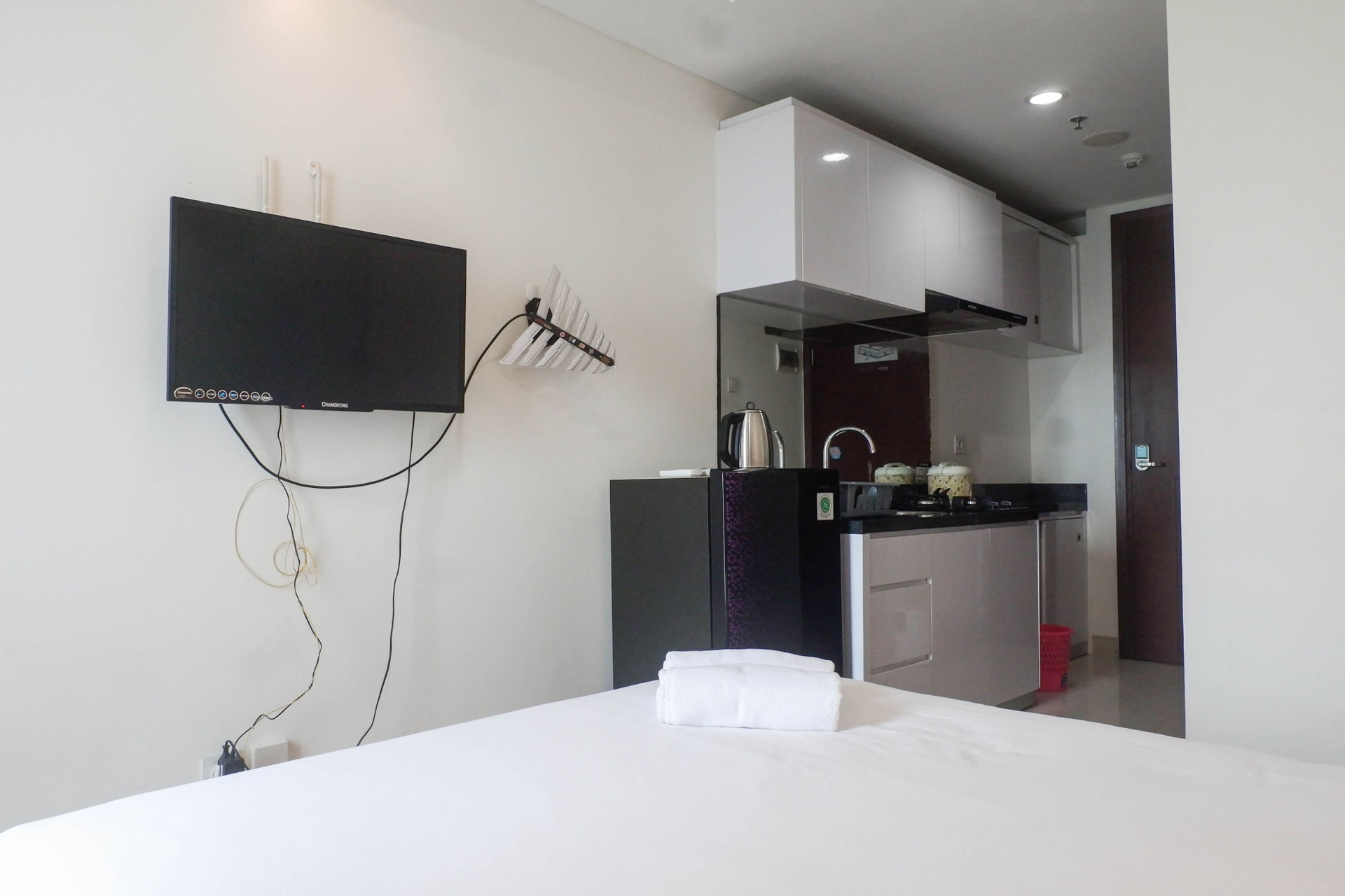 Others 5, Exclusive Studio Apartment at Grand Sungkono Lagoon By Travelio, Surabaya