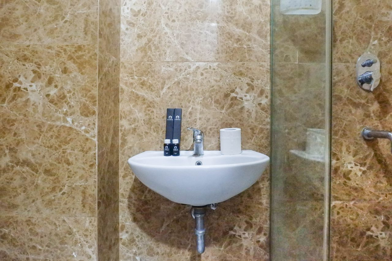 Bedroom 5, Exclusive Studio Apartment at Grand Sungkono Lagoon By Travelio, Surabaya
